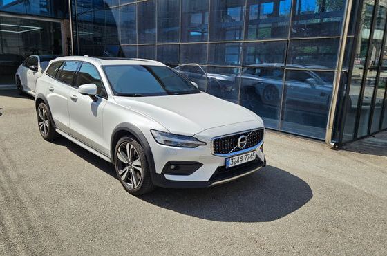 Volvo V60 B5 Pro AWD — пробег 78 650 км — фото 1 из 5