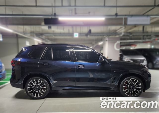 BMW X5 xDrive 50e M Sport — пробег 2 300 км — фото 2 из 5