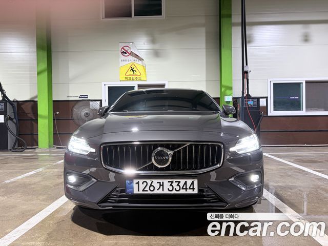 Volvo S60 B5 Ultra Bright — пробег 10 000 км — фото 3 из 5