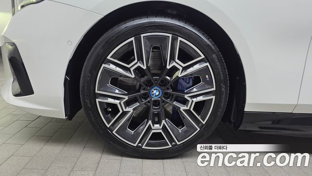 BMW i5 xDrive 40 M Sport — пробег 22 848 км — фото 5 из 5