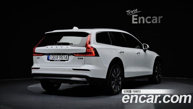 Volvo V60 B5 Ultimate AWD — пробег 14 809 км — фото 2 из 5