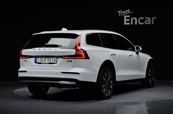 Volvo V60 B5 Ultimate AWD — пробег 14 809 км — фото 2 из 5