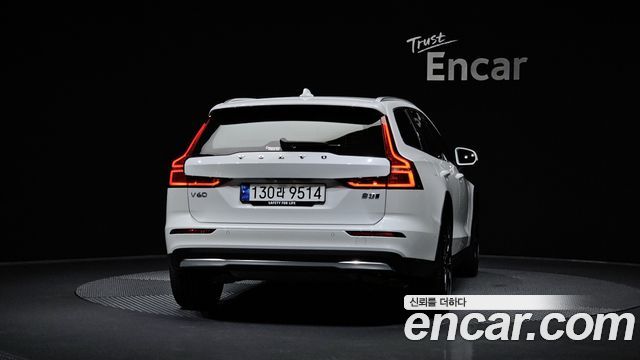 Volvo V60 B5 Ultimate AWD — пробег 14 809 км — фото 4 из 5