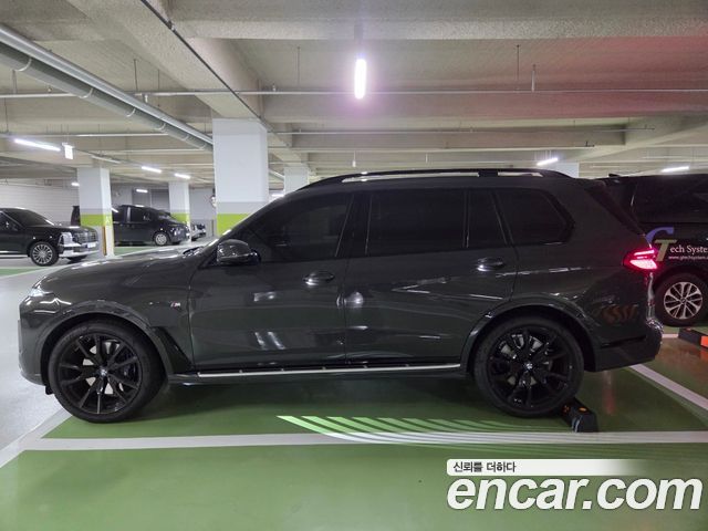 BMW X7 xDrive 40d M Sport 7 STR — пробег 5 000 км — фото 2 из 5