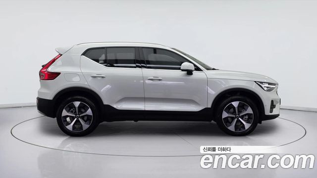 Volvo XC40 B4 Ultra Bright — пробег 10 027 км — фото 3 из 5