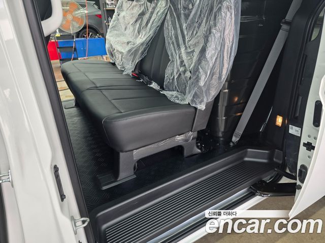 Hyundai Staria HEV 1.6 Cargo 5-Seater Modern — пробег 50 000 км — фото 4 из 5