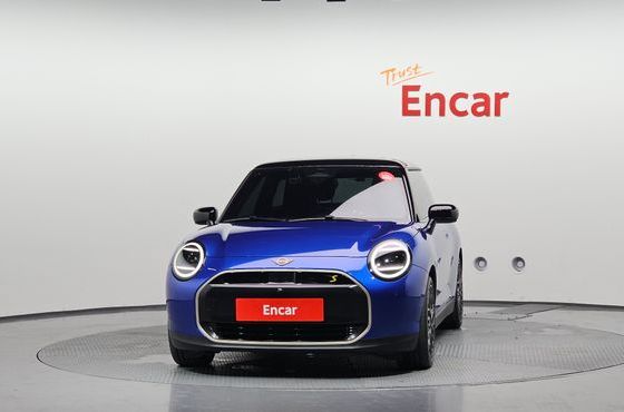 Mini Cooper SE Favoured — пробег 4 920 км — фото 3 из 5