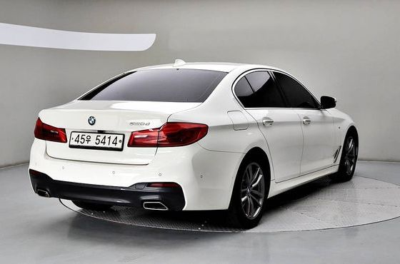 BMW 5-Series 520d M Sport Special Edition — пробег 101 230 км — фото 4 из 5