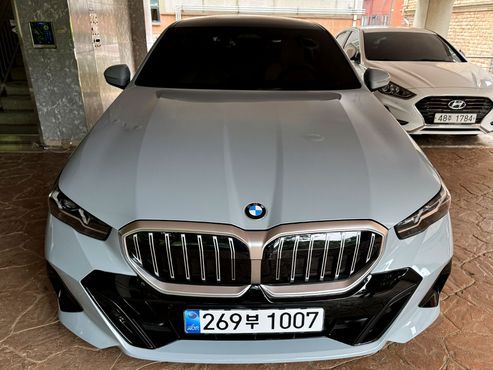 BMW 5-Series 520i M Sport — пробег 4 300 км — фото 1 из 5