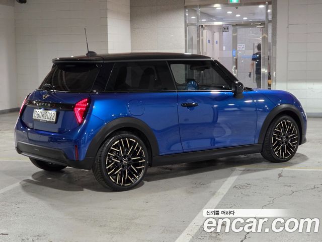 Mini Cooper Favoured — пробег 4 071 км — фото 2 из 5