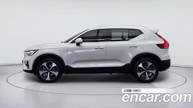 Volvo XC40 B4 Ultimate Bright — пробег 8 183 км — фото 2 из 5