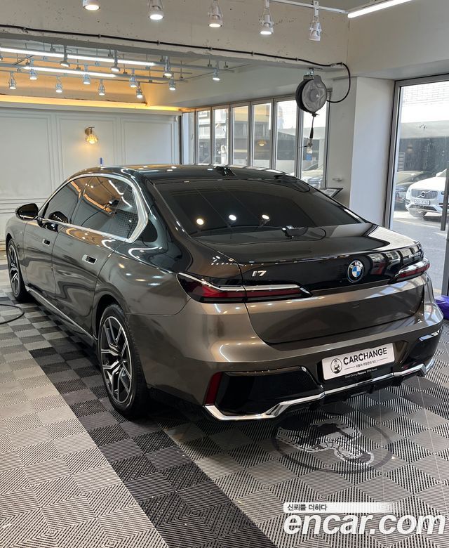 BMW i7 eDrive 50 M Sport Limited — пробег 45 500 км — фото 2 из 5