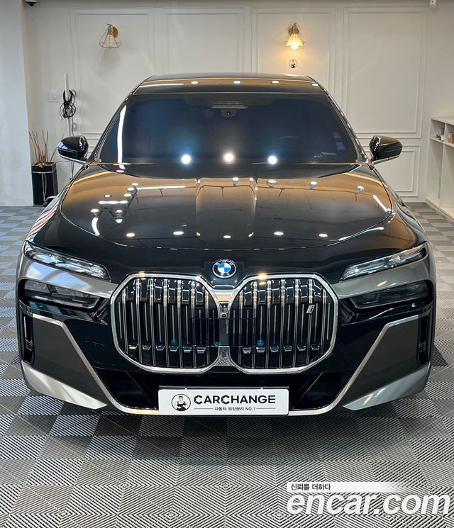BMW i7 eDrive 50 M Sport Limited — пробег 45 500 км — фото 3 из 5