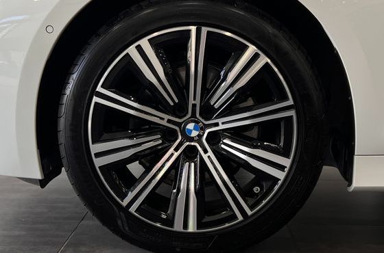 BMW 3-Series 320i — пробег 7 608 км — фото 5 из 5