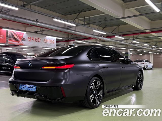 BMW i7 xDrive 60 Freeze Seoul Edition — пробег 15 173 км — фото 4 из 5