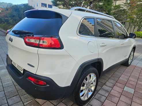 Jeep Cherokee 2.4 Longitude High AWD — пробег 123 480 км — фото 4 из 5