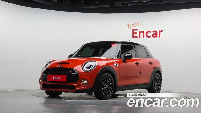 Mini Cooper 5Door Standard 3rd — пробег 57 254 км — фото 1 из 5