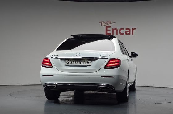 Mercedes-Benz E-Class E300 4MATIC Exclusive — пробег 113 274 км — фото 4 из 5