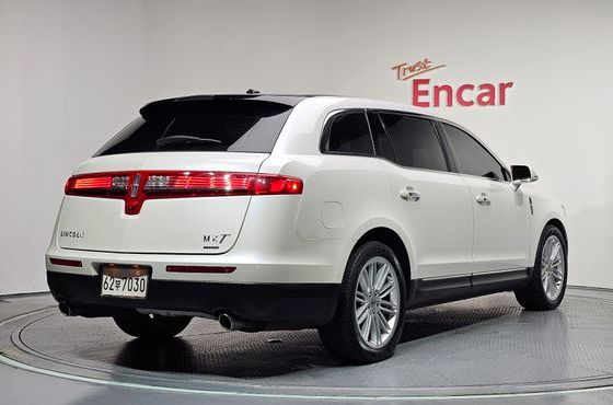 Lincoln MKT 3.5 — пробег 35 948 км — фото 2 из 5