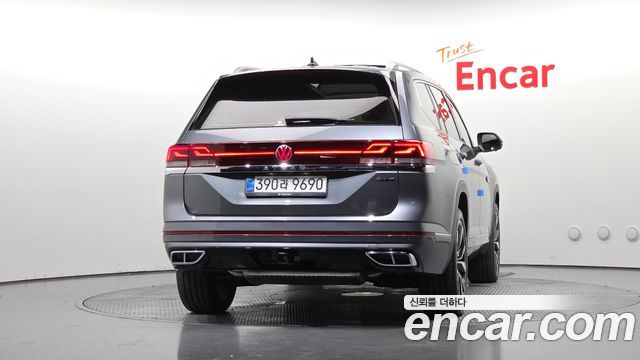 Volkswagen Atlas 2.0 TSI R-LINE 7-Seater — пробег 11 123 км — фото 4 из 5