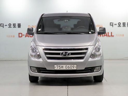 Hyundai Starex 12-Seater Wagon Smart — пробег 161 653 км — фото 3 из 5