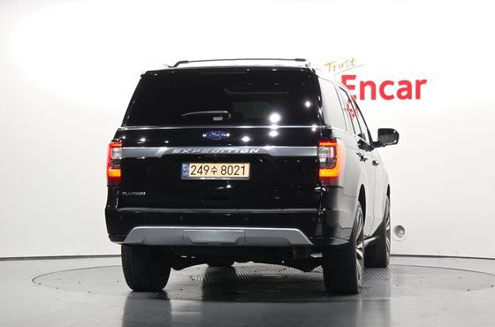 Ford Expedition Platinum 4WD 7Seater — пробег 92 106 км — фото 4 из 5
