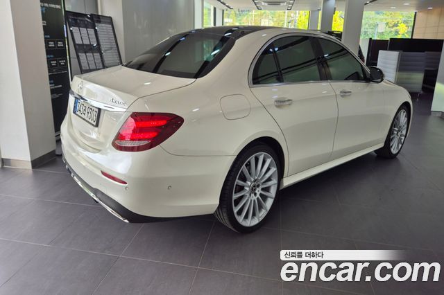 Mercedes-Benz E-Class E300 4MATIC Avnatgarde — пробег 77 672 км — фото 2 из 5
