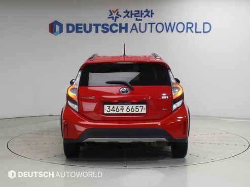 Toyota Prius 1.5 Crossover — пробег 71 023 км — фото 4 из 5
