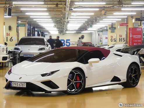 Lamborghini Huracan LP610-2 EVO Spyder — пробег 9 000 км — фото 1 из 5