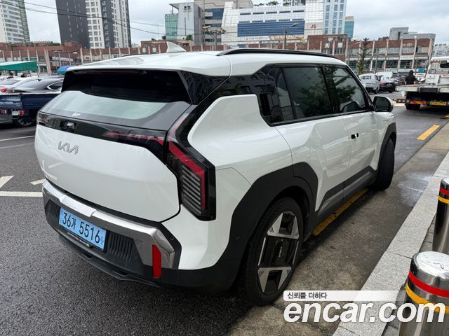Kia EV3 Long Range 2WD Earth — пробег 20 941 км — фото 3 из 5