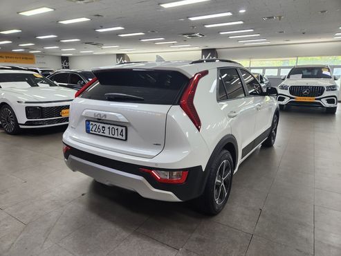 Kia Niro Trendy — пробег 30 657 км — фото 2 из 5