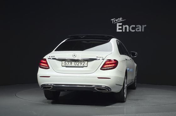 Mercedes-Benz E-Class E300 4MATIC Exclusive — пробег 176 585 км — фото 4 из 5
