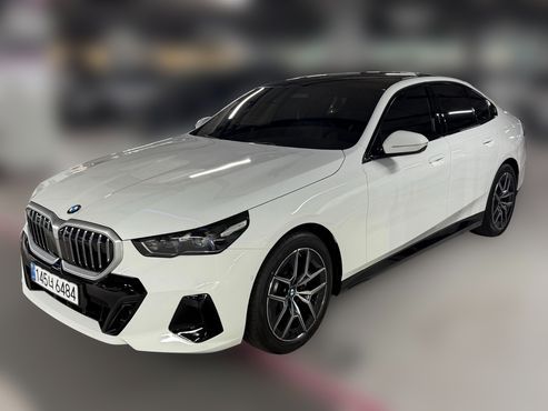 BMW 5-Series 520i M Sport — пробег 2 380 км — фото 1 из 5