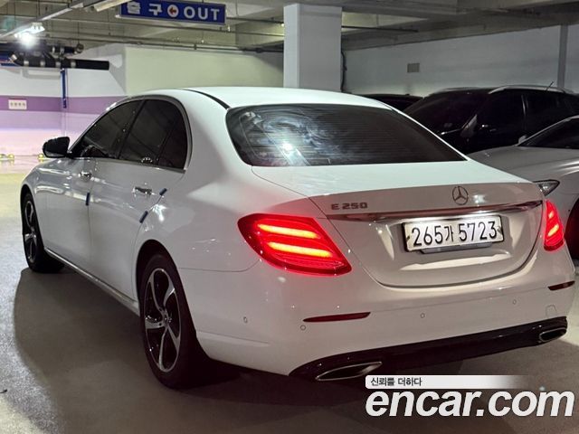 Mercedes-Benz E-Class E250 Avantgarde — пробег 67 000 км — фото 5 из 5