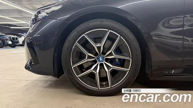BMW i5 eDrive 40 M Sport — пробег 39 764 км — фото 5 из 5
