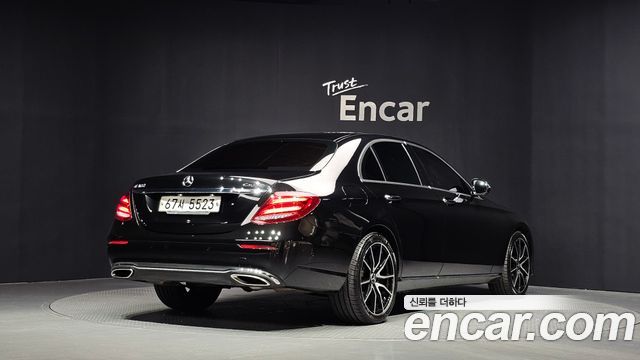 Mercedes-Benz E-Class E300 4MATIC Avnatgarde — пробег 82 742 км — фото 2 из 5
