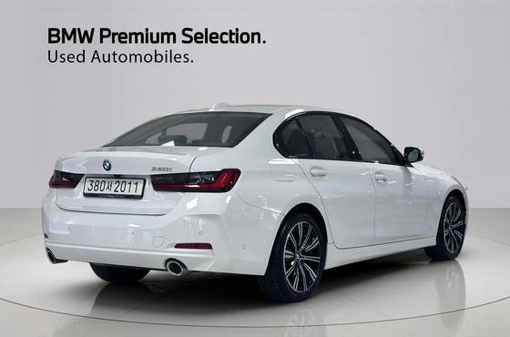 BMW 3-Series 320i — пробег 4 176 км — фото 2 из 5