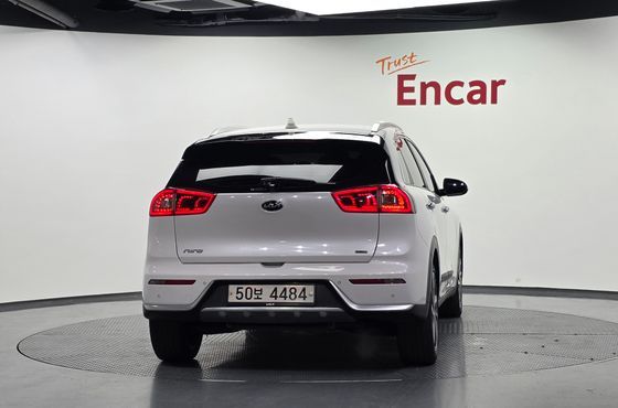 Kia Niro Noblesse — пробег 123 544 км — фото 4 из 5