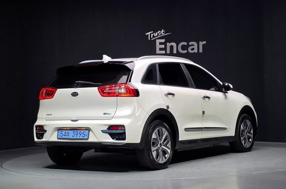 Kia Niro Prestige — пробег 174 526 км — фото 2 из 5