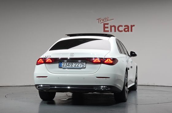 Mercedes-Benz E-Class E200 Avantgarde — пробег 20 215 км — фото 4 из 5