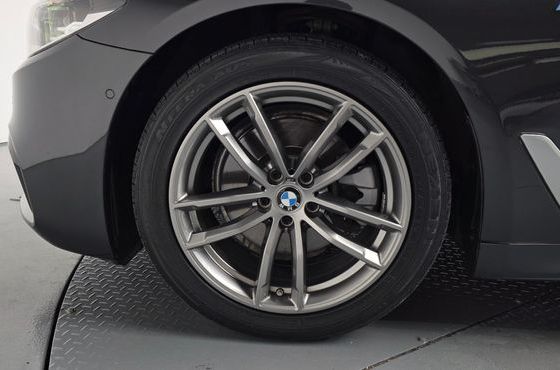 BMW 5-Series 520d M Sport Package Plus — пробег 105 855 км — фото 5 из 5