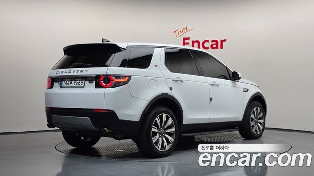 Land Rover Discovery Sport 2.0 TD4 HSE Luxury — пробег 77 051 км — фото 2 из 5