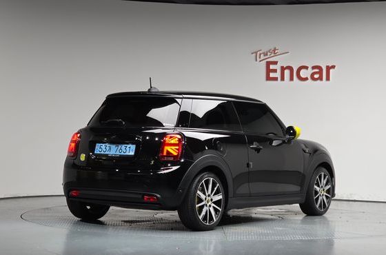 Mini Cooper SE Classic 3rd — пробег 49 651 км — фото 2 из 5