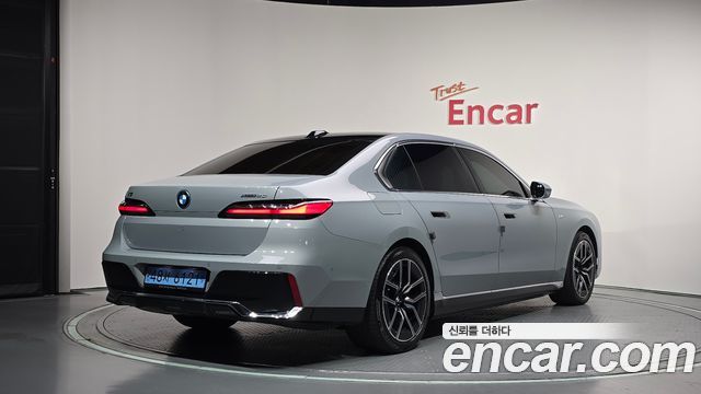 BMW i7 xDrive 60 M sport — пробег 21 857 км — фото 2 из 5