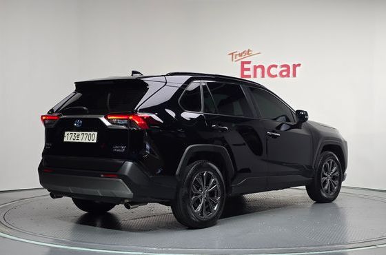 Toyota RAV4 2,5 4WD Hybrid LTD — пробег 32 255 км — фото 2 из 5