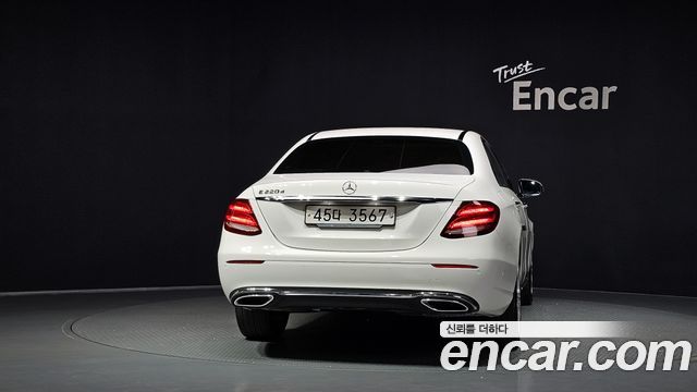 Mercedes-Benz E-Class из Кореи Encar