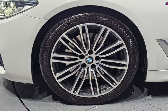 BMW 5-Series 530i xDrive M Sport Package Plus — пробег 67 354 км — фото 5 из 5