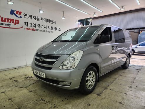 Hyundai Starex 5-Seater VAN CVX Luxury — пробег 239 800 км — фото 1 из 5