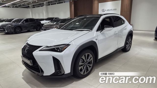 Lexus UX 2.0 F-Sport 2WD — пробег 5 495 км — фото 1 из 5