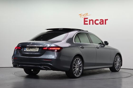 Mercedes-Benz E-Class E350 4MATIC AMG Line — пробег 65 369 км — фото 2 из 5